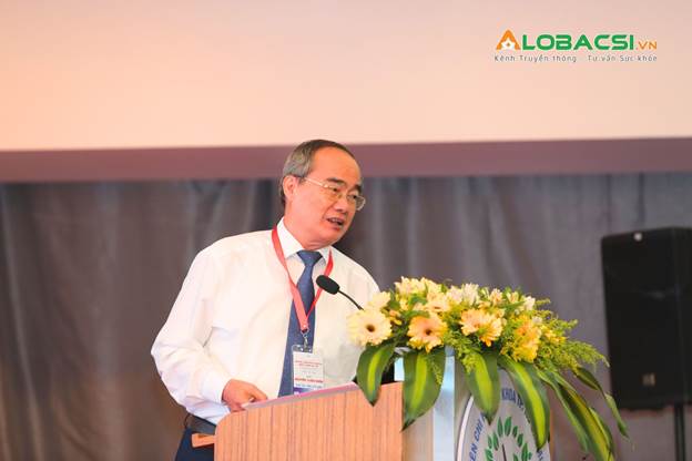 A person standing at a podiumAI-generated content may be incorrect.